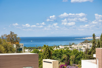 4 Bedroom Detached Villa in The Golden Mile - Image 1