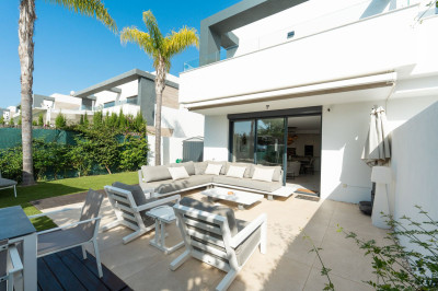 4 Bedroom Semi-Detached House in Selwo - Image 1