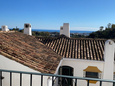 2 Bedroom Middle Floor Apartment in Los Almendros - Image 2