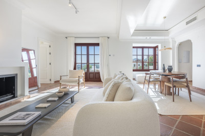 3 Bedroom Townhouse in Benahavís - Image 2