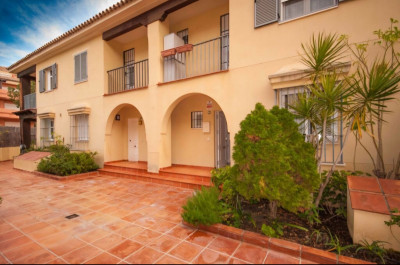 4 Bedroom Townhouse in San Pedro de Alcántara - Image 2