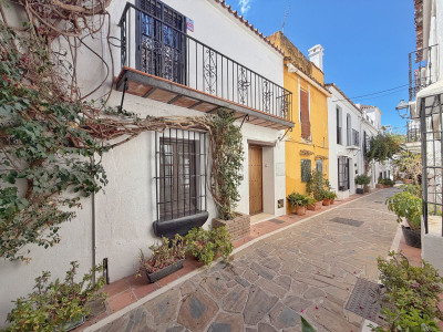 3 Bedroom Townhouse in Marbella - Image 1