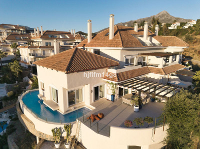 3 Bedroom Penthouse in Nueva Andalucía