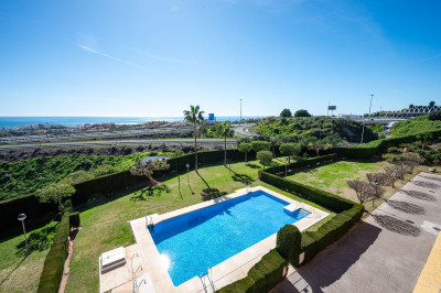 2 Bedroom Middle Floor Apartment in Riviera del Sol - Image 4