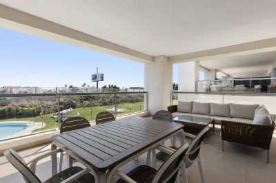 3 Bedroom Middle Floor Apartment in Casares Playa - Image 2