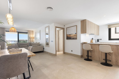3 Bedroom Middle Floor Apartment in Casares Playa - Image 3