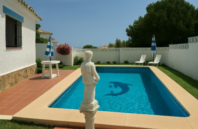 2 Bedroom Detached Villa in La Duquesa - Image 1