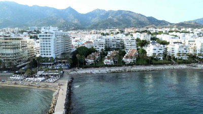 2 Bedroom Middle Floor Apartment in Marbella - Image 1