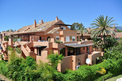 2 Bedroom Middle Floor Apartment in The Golden Mile