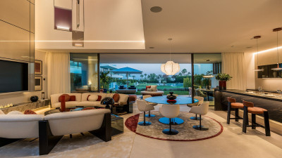 4 Bedroom Semi-Detached House in Marbella - Image 3