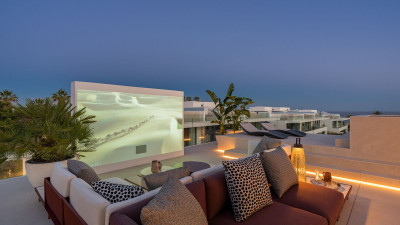 4 Bedroom Semi-Detached House in Marbella - Image 5