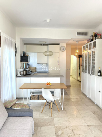2 Bedroom Middle Floor Apartment in Benahavís