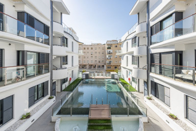 3 Bedroom Middle Floor Apartment in Estepona - Image 1