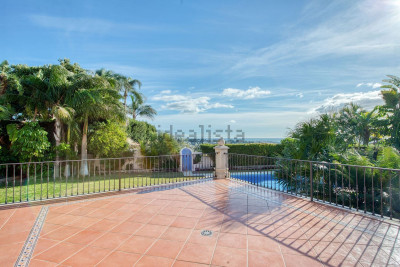 5 Bedroom Detached Villa in Los Flamingos - Image 3