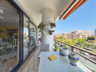 3 Bedroom Middle Floor Apartment in Marbella - Image 2