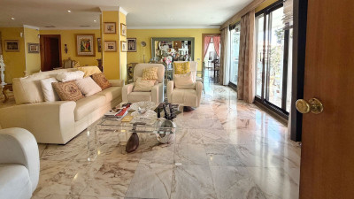 3 Bedroom Middle Floor Apartment in Marbella - Image 4