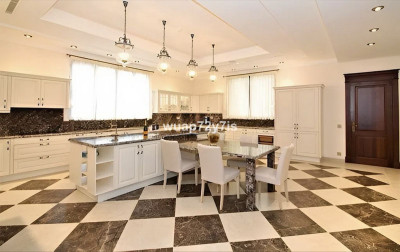 6 Bedroom Detached Villa in Guadalmina Baja - Image 5