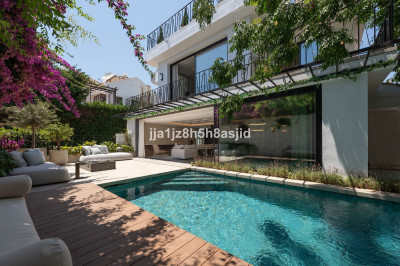 4 Bedroom Detached Villa in The Golden Mile - Image 1