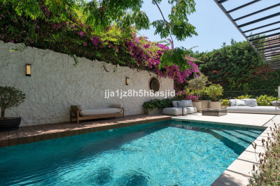 4 Bedroom Detached Villa in The Golden Mile - Image 2
