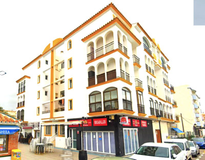 4 Bedroom Middle Floor Apartment in San Luis de Sabinillas - Image 1