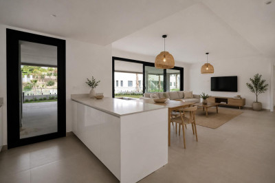 3 Bedroom Ground Floor Apartment in Marbella - Image 4