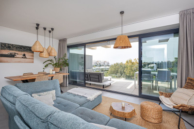 2 Bedroom Middle Floor Apartment in Selwo - Image 2