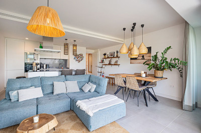 2 Bedroom Middle Floor Apartment in Selwo - Image 4