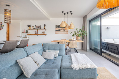 2 Bedroom Middle Floor Apartment in Selwo - Image 5