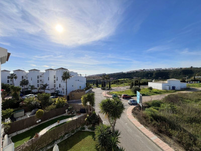 2 Bedroom Middle Floor Apartment in Manilva - Image 1