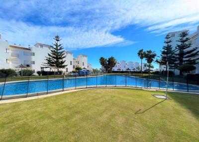 2 Bedroom Middle Floor Apartment in Manilva - Image 4