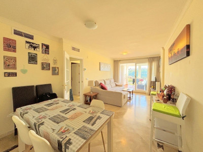 2 Bedroom Middle Floor Apartment in Manilva - Image 5