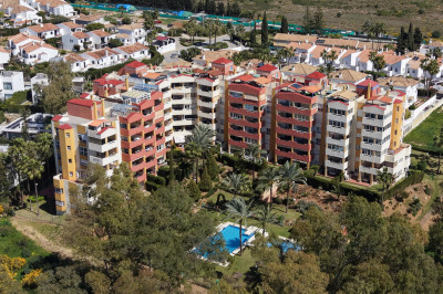2 Bedroom Ground Floor Apartment in Estepona - Image 2