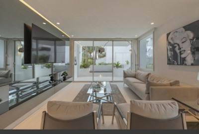 3 Bedroom Middle Floor Apartment in The Golden Mile - Image 1