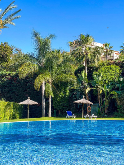 2 Bedroom Middle Floor Apartment in Estepona - Image 4