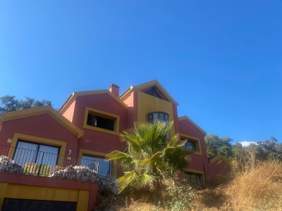 6 Bedroom Detached Villa in Elviria