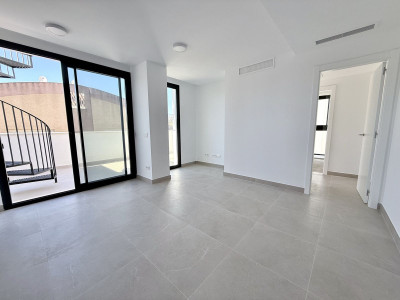 1 Bedroom Penthouse in Estepona - Image 1