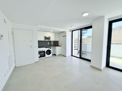 1 Bedroom Penthouse in Estepona - Image 2