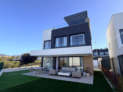 3 Bedroom Detached Villa in Estepona - Image 1