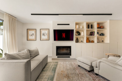 4 Bedroom Townhouse in Estepona - Image 4