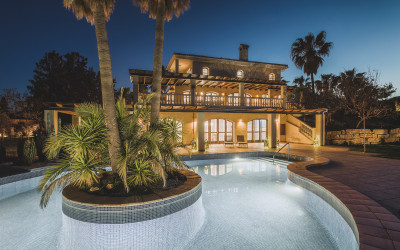 7 Bedroom Detached Villa in Estepona - Image 1