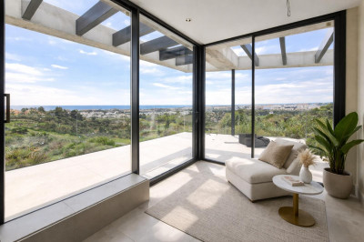 4 Bedroom Detached Villa in Nueva Andalucía - Image 2