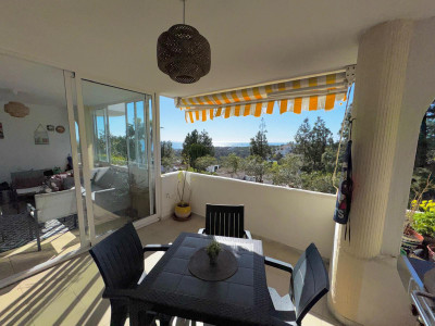 2 Bedroom Middle Floor Apartment in Calahonda - Image 3