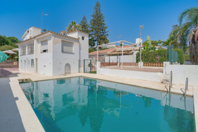 2 Bedroom Detached Villa in Nueva Andalucía - Image 1
