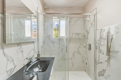 2 Bedroom Detached Villa in Nueva Andalucía - Image 4