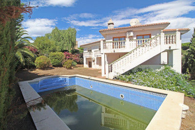 8 Bedroom Detached Villa in Calahonda - Image 1
