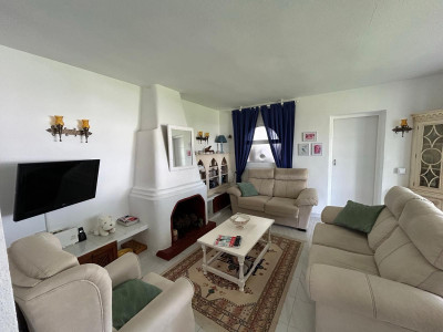 1 Bedroom Top Floor Apartment in El Paraiso - Image 5