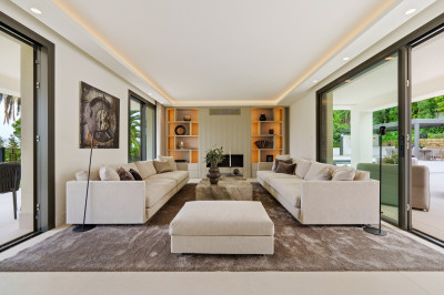 5 Bedroom Detached Villa in Nueva Andalucía - Image 5