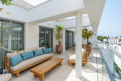3 Bedroom Penthouse in Elviria - Image 1