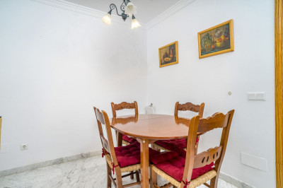 3 Bedroom Middle Floor Apartment in Estepona - Image 2