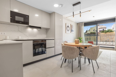 2 Bedroom Middle Floor Apartment in Mijas - Image 4